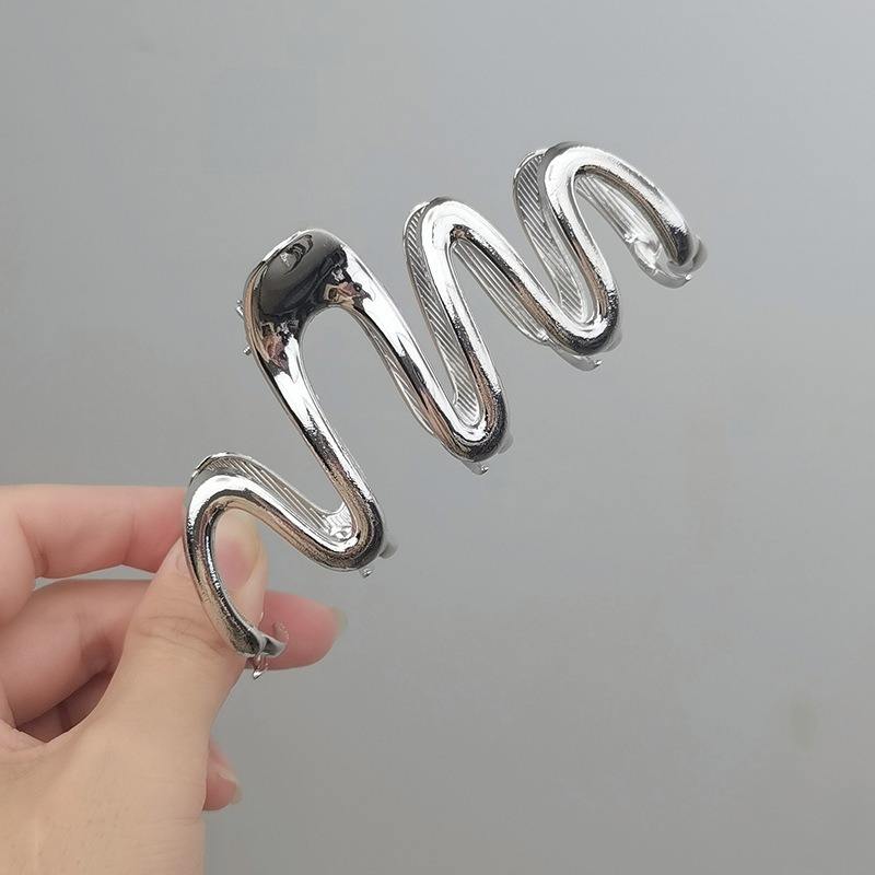 Metallic Wave Hair Claw Clip