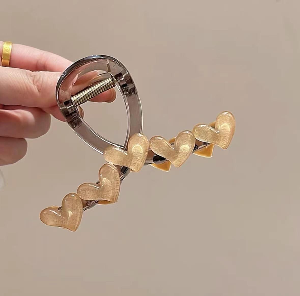 Heart Detail Shark Hair Clip